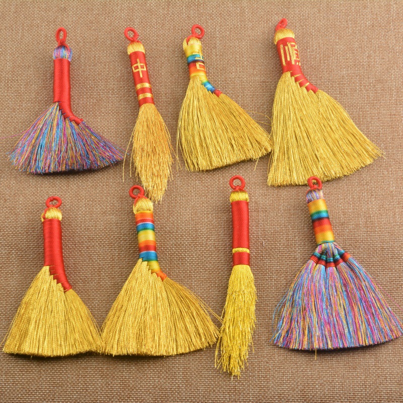 Traditional Golden Broomstick for Moving into a New Home, Hand-Woven with the Character'Ji', Suitable as a Baby's Bedside Hanging Ornament or Keychain Decoration
