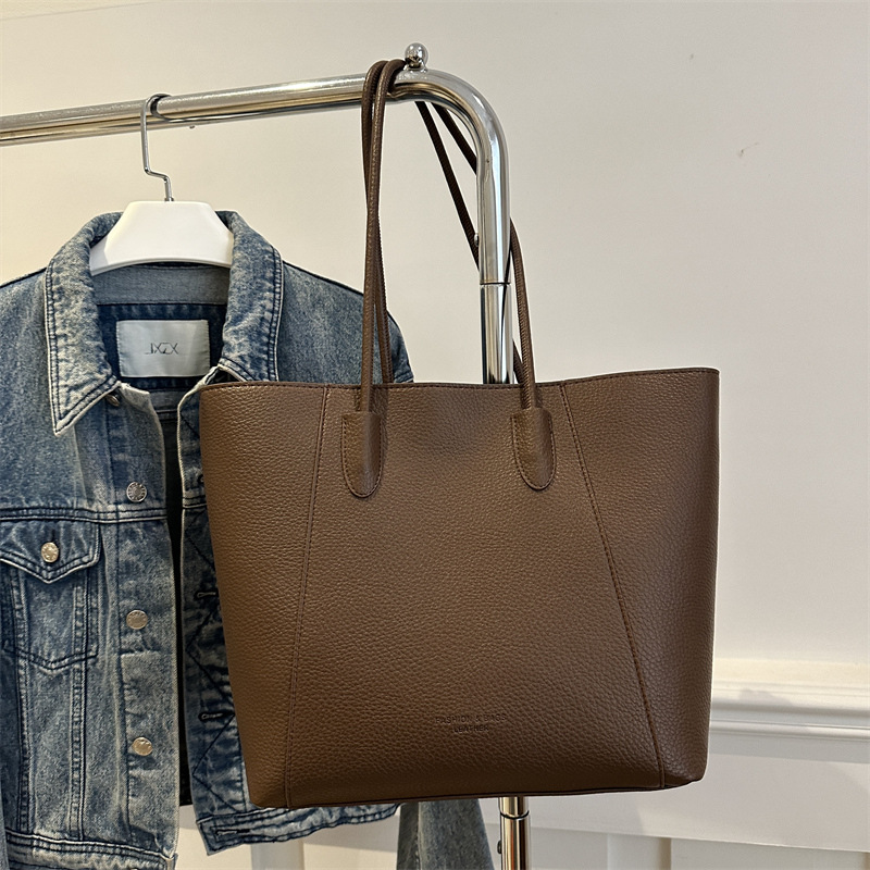 Bolsa de cubo retro de gran capacidad de superficie suave 2024 nueva moda de color sólido de viento relajado de viaje simple de hombro bolsa