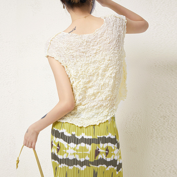 Summer design thin shiffon T-shirt with a round collar