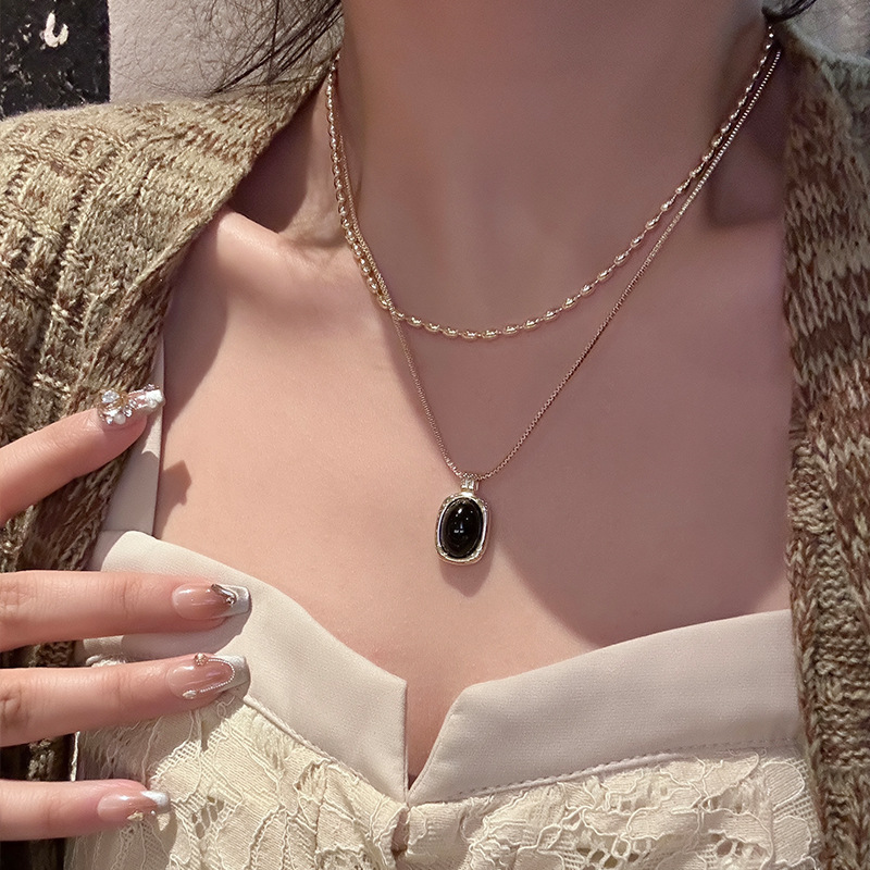 Elegant necklace