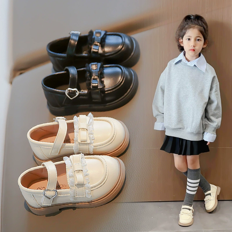 Детские кожаные туфли для девочек, осень 2025, новые туфли-лодочки с бантом и кружевом для маленьких принцесс, милые мягкие лоферы для малышек.