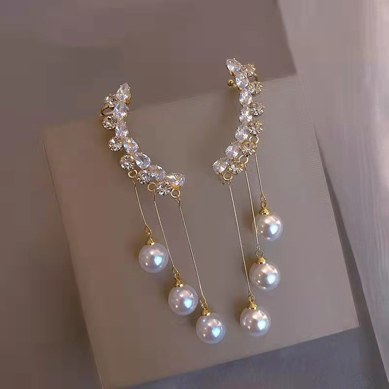 Earrings with zircon