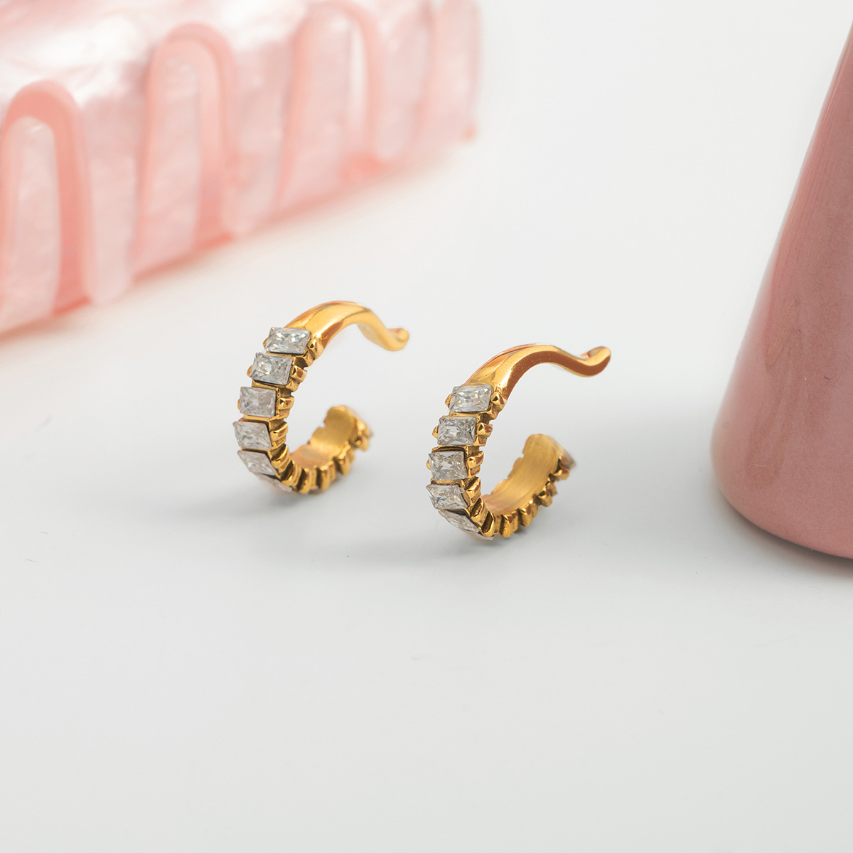 Wanxing europa y americana acero inoxidable galvanizado 18K oro blanco simple orejas de zircón transfronterizas venta caliente universal no desvanecerse mujeres