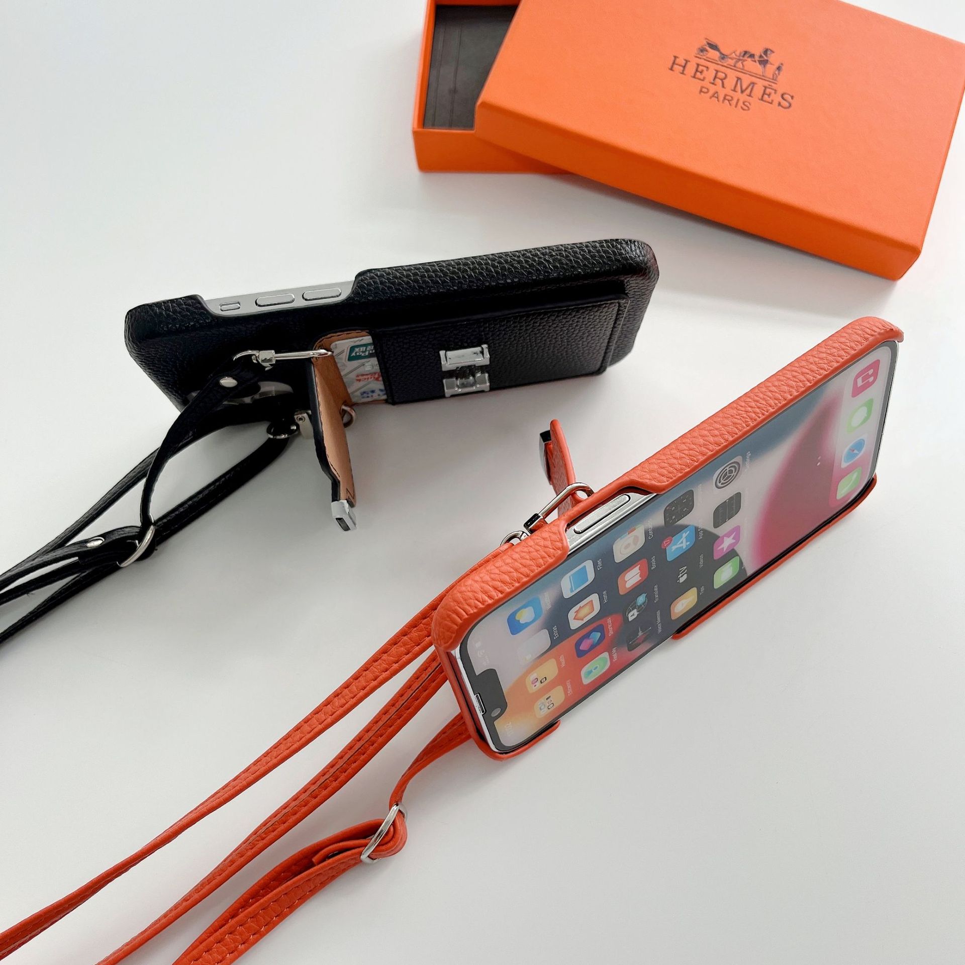 Aplicable al iPhone 17 ProMax Litchi Pattern Hermes bolsa de tarjetas inclinada en la caja del teléfono móvil enchufe de tarjetas colgantes funda de cuero a prueba de caídas