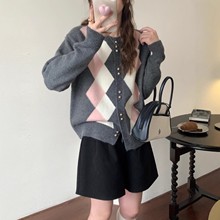 复古撞色菱格毛衣外套女春秋新款韩版宽松圆领小金扣针织开衫上衣