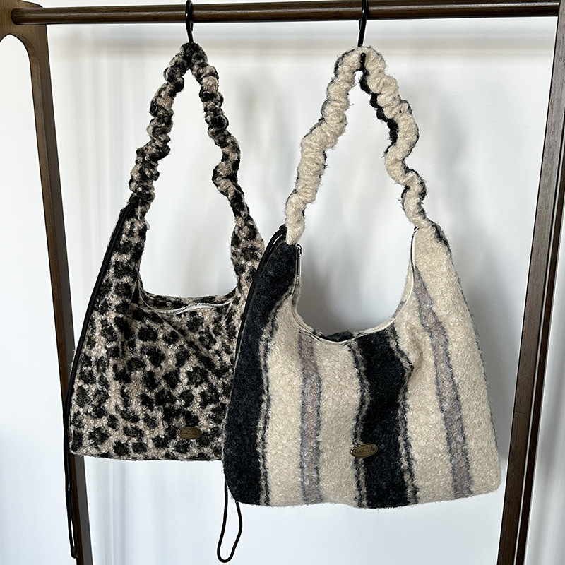 2025新上秋冬款跨境热卖毛呢手提单肩背包大容量复古欧美风托特包