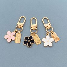 简约创意合金滴油小花朵雏菊钥匙扣挂件化妆包耳机套拉链吊牌挂饰