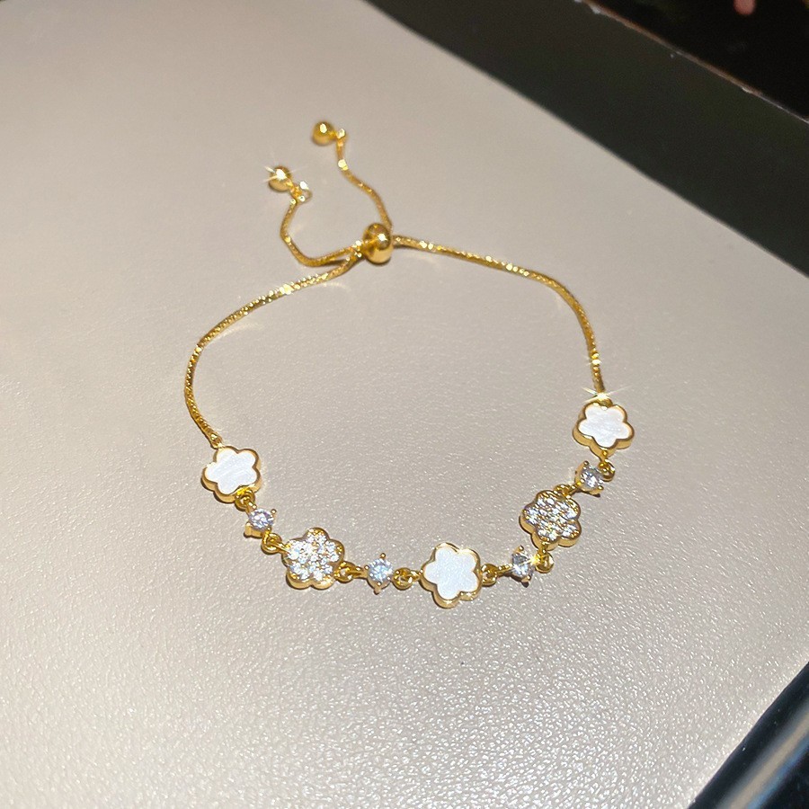 Golden white bracelet, flowered