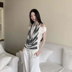女性用ストライプTシャツ、ニッチなデザイン、ホルターネック、ホワイトワンショルダーウエスト、フェイクツーピース半袖ホットガールトップ