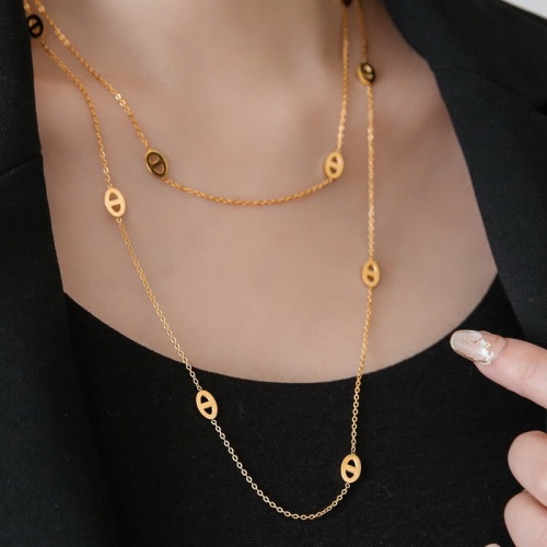 French retro 18K gold-plated niche luxury two-wear pig nose necklace long autumn and winter temperament titanium steel sweater chain