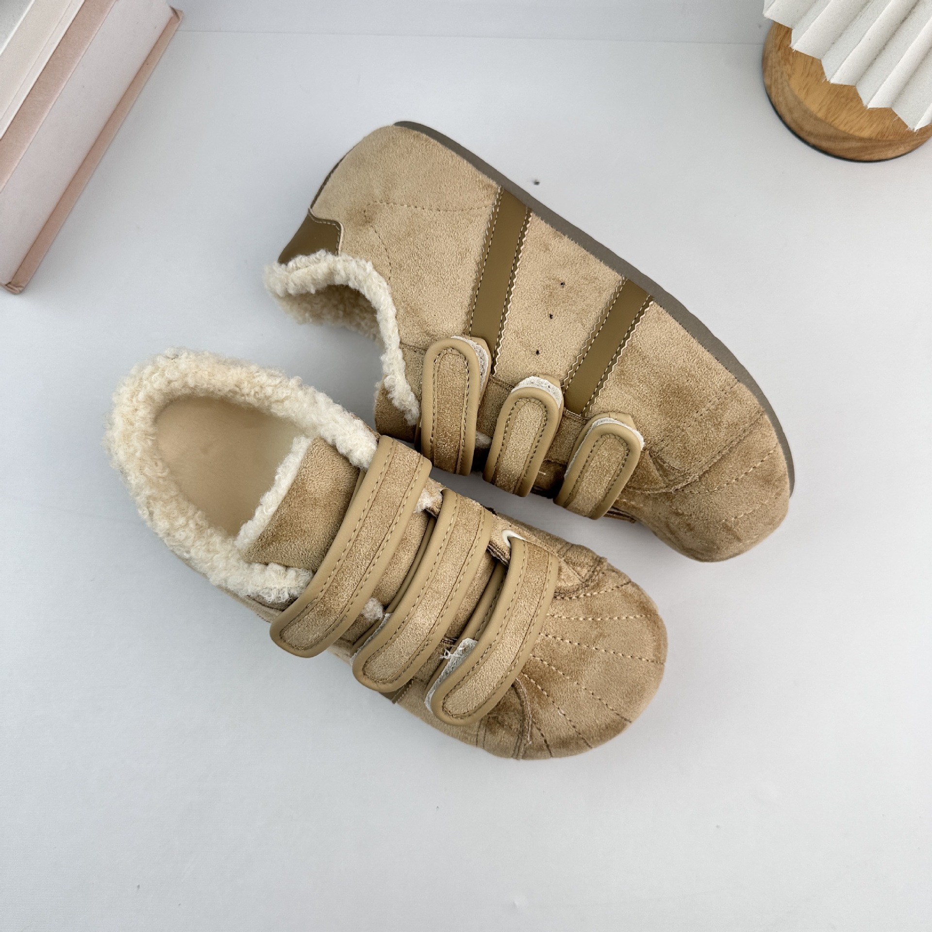 Zapatos de entrenamiento de Velcro de ondas remotas, zapatos de entrenamiento de mujeres feas, capibara, cabeza grande, 2025 zapatos de deporte casuales de moda de invierno