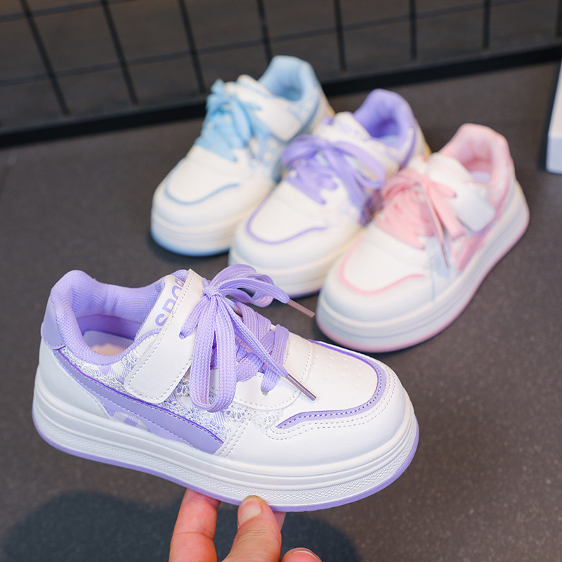 Zapatillas casuales para niñas 2025 primavera y otoño nuevo estilo cuero zapatos deportivos para niños y estudiantes moda para niñas zapatos blancos marea