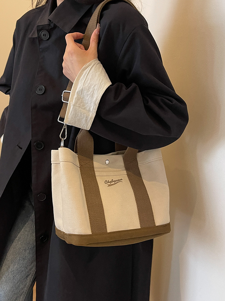 Bolso de hombro para mujer de nicho nuevo para otoño 2023, estilo coreano de internet, bolso de lona casual de mano, bandolera versátil para estudiantes