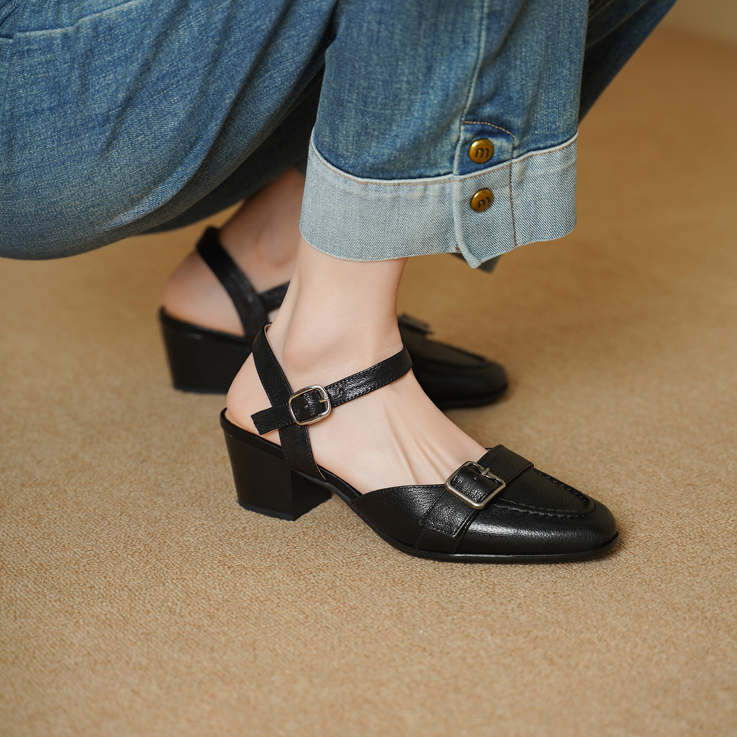 Sandal cao gót nữ hở mũi quai ngang khóa cài, gót 5 cm — đen