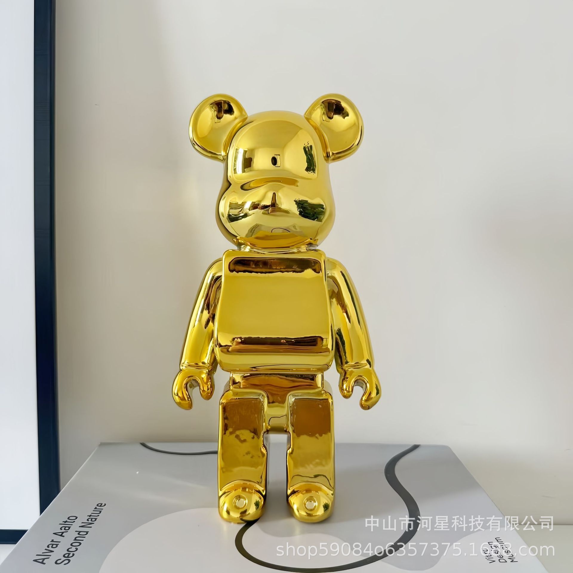 황금빛 폭력적인 곰돌이 인형 (L13*W9*H26cm)