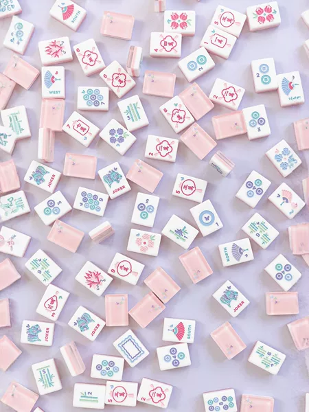 Acrylic Portable American Mahjong Set with Pink Butterfly Design, Hand-Crafted Mini Mahjong Tiles for Family Leisure