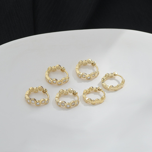 New three-pair set earrings for women, sleep-friendly without removal, geometric C-shaped earrings, light luxury style earring hooks