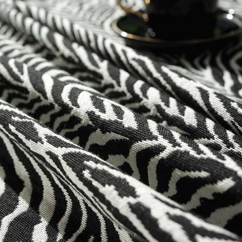 Bohemian Style Yarn-dyed Jacquard Black Tassel Table Cloth Home Coffee Table Cover Cloth display picture 8