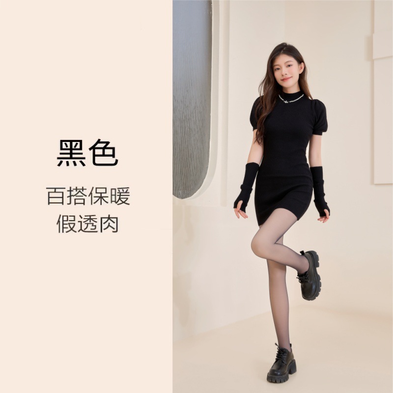 Button style-black with feet