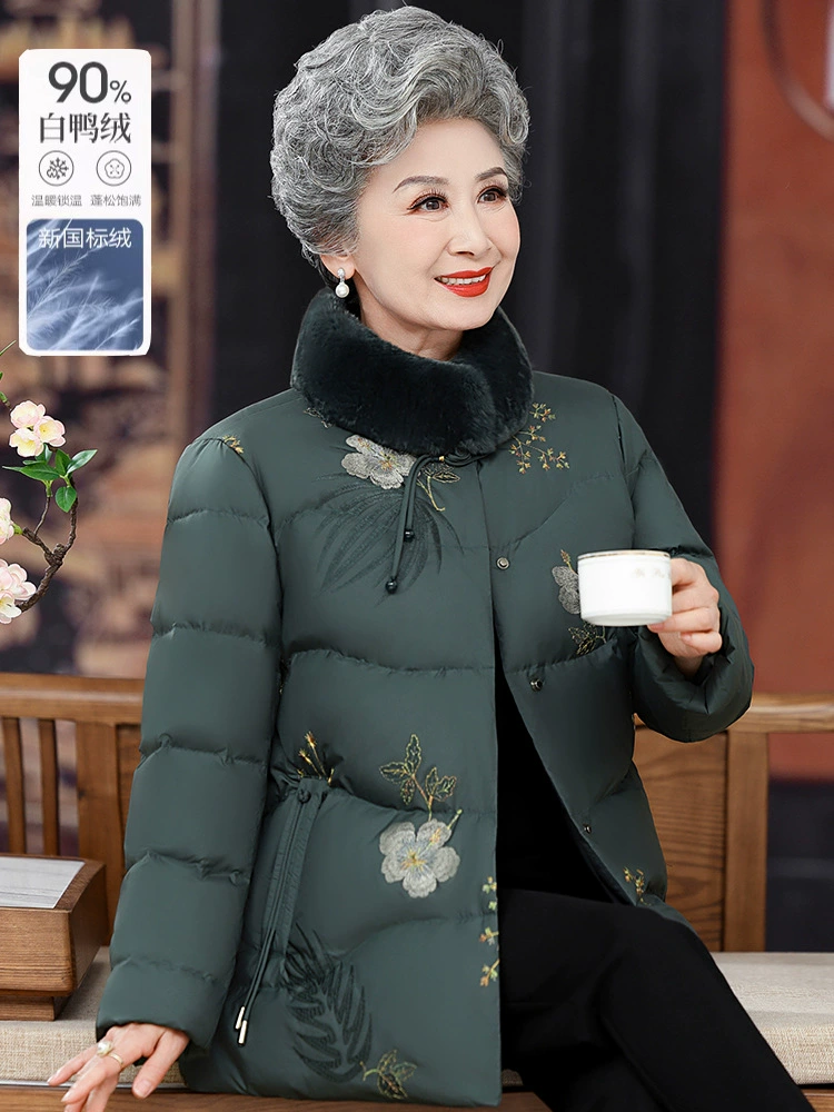 Зимний пуховик для пожилых людей