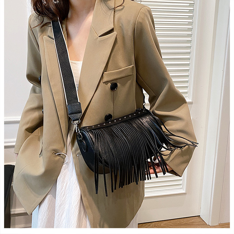 Women's Small Pu Leather Solid Color Streetwear Tassel Zipper Underarm Bag display picture 7