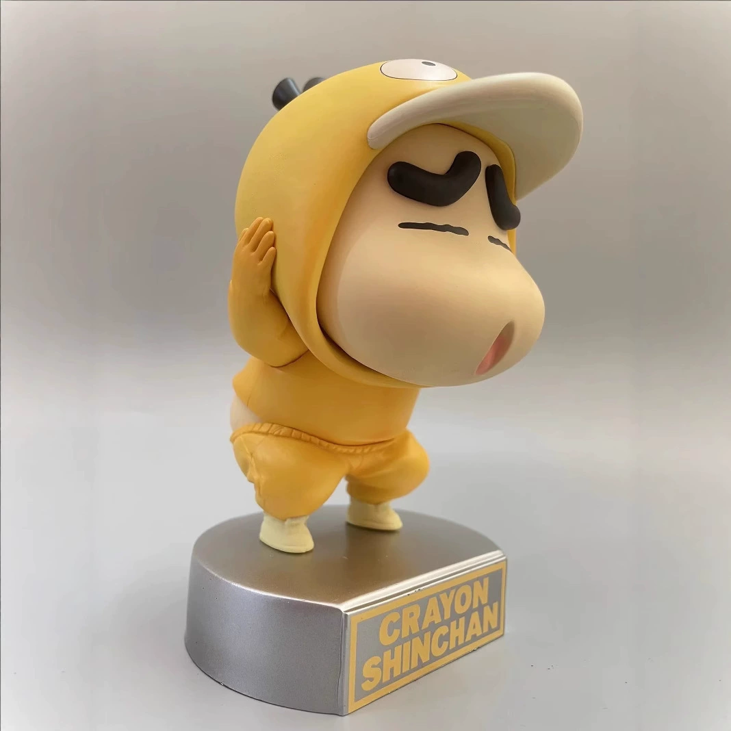 Crayon Shin-chan Shin-chan cos可达鸭，露出屁股，可爱的 Q 版人物，流行的动漫周边设备