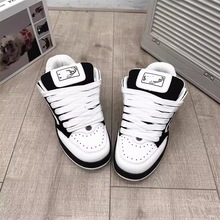 小众百搭黑白面包鞋女潮2025秋季新款港风德训板鞋运动休闲小白鞋