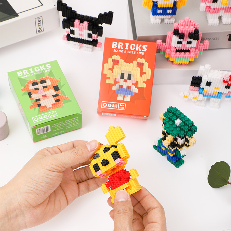 Mini muñeca de dibujos animados compatible con bloques de construcción de Lego decoración de escritorio bloques de construcción micropartículas juguetes de montaje para niños al por mayor