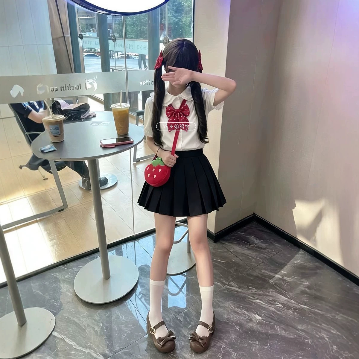 夏季学院风JK制服穿搭娃娃领短袖衬衫上衣搭配黑色百褶裙套装女