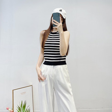 �羳Ů�bM�ҷ�ʽ�ڰ�ײɫ�l�y�o�䱳������Ů�����̿����^ᘿ���