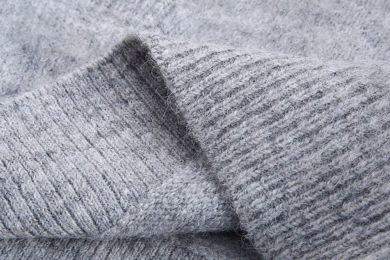 Nuovo maglione lavorato a maglia casual con scollo rotondo intarsiato con gioielli CCP per autunno e inverno_voghion.com