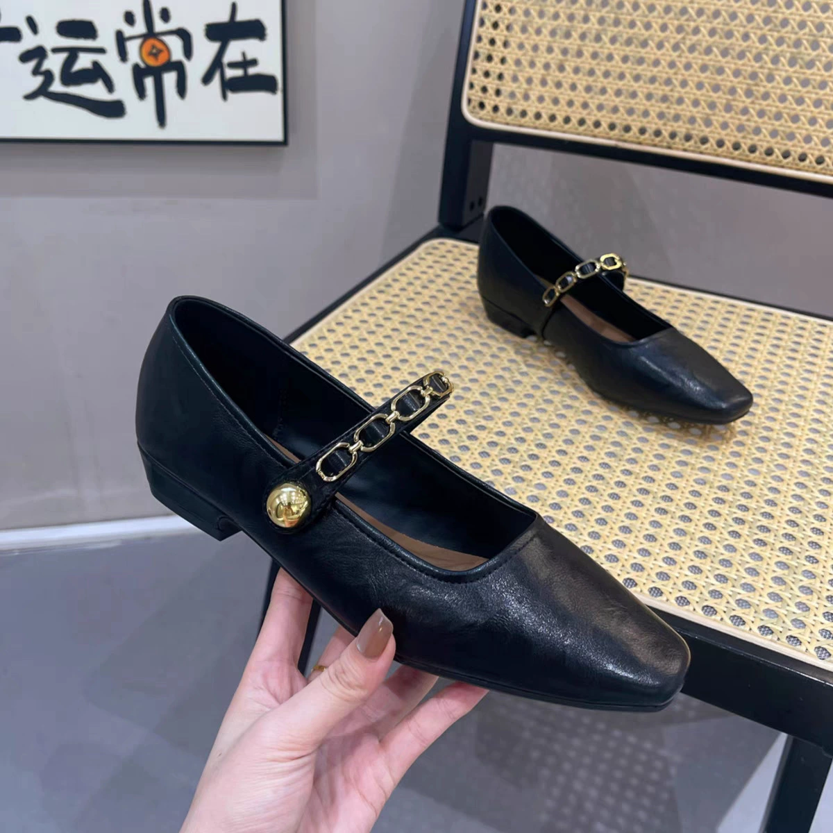 Ретро маленькая золотая цепочка увеличивает обувь Mary Jin женский 2025 летний новый стиль с юбкой маленькая квадратная голова нежный ветер одиночные туфли женский