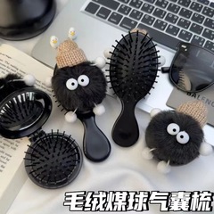 可愛毛絨煤球精靈氣墊梳隨身便攜迷你煤炭摺疊氣囊按摩梳鏡子一體