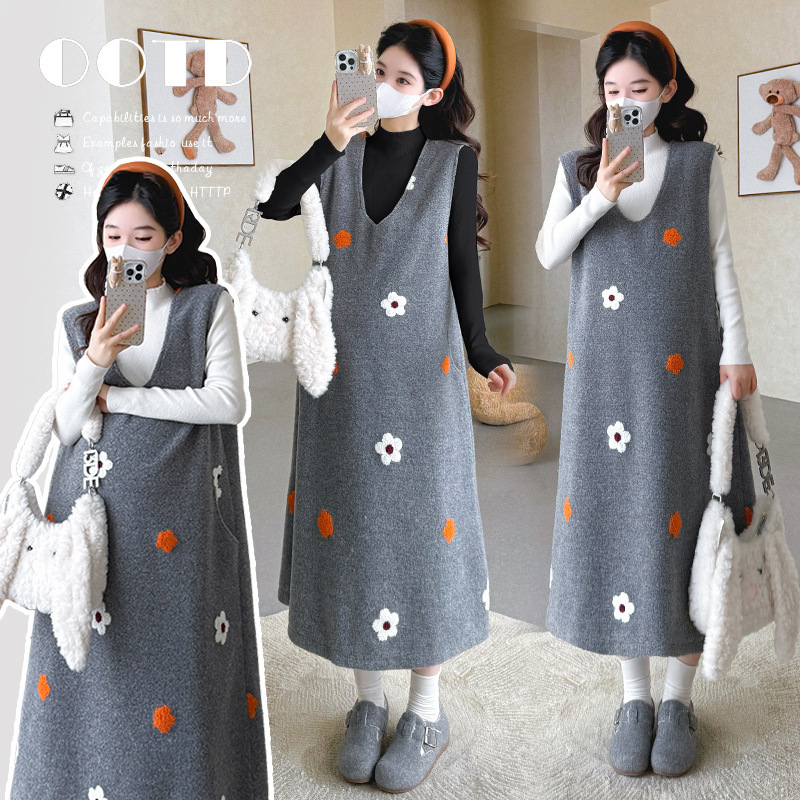 Maternity Wear 2025 Autumn and Winter New Korean Style Cute Style Large Version Flower Woolen Vest Dress Bottoming Shirt Two-Piece Set