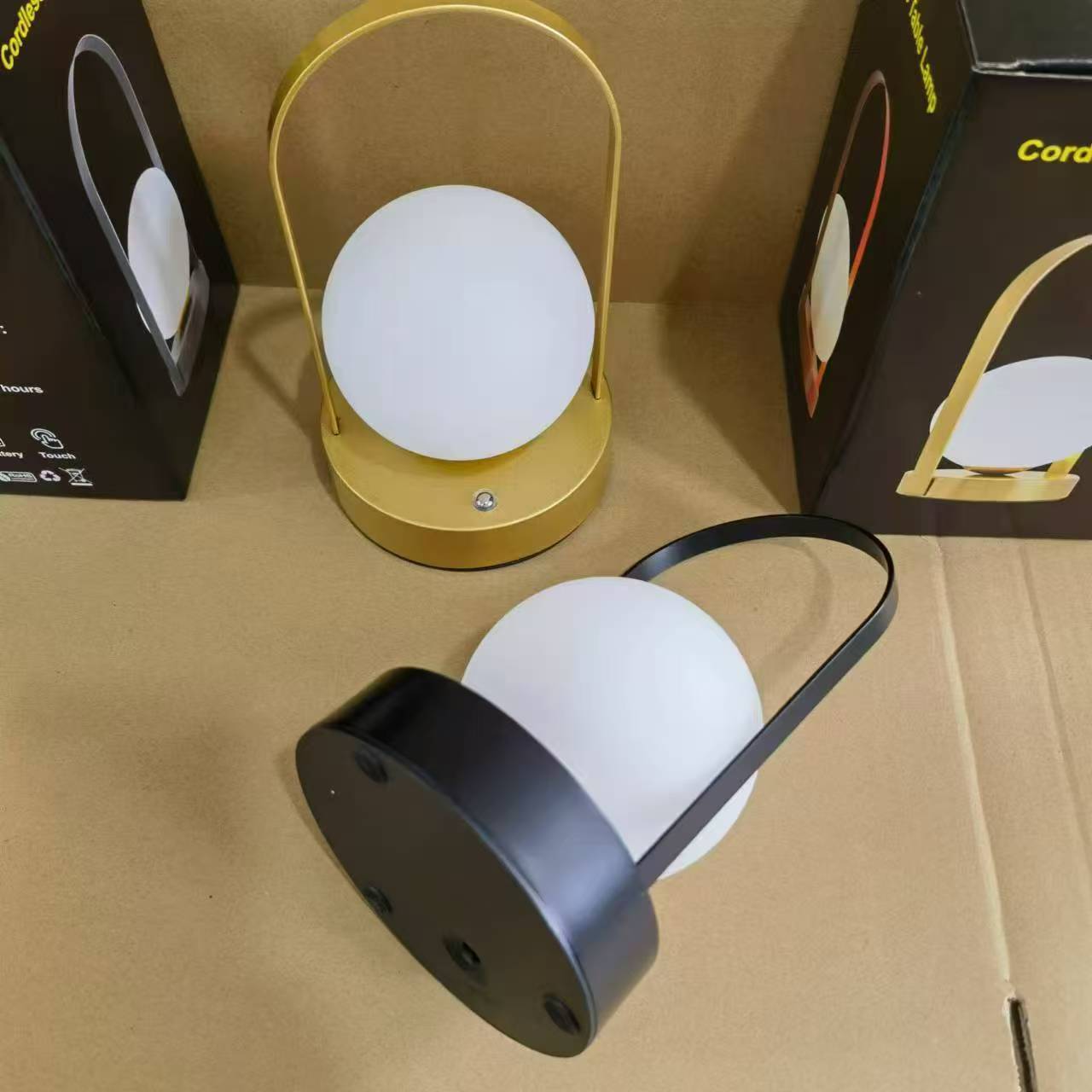 Lámpara de escritorio portátil creativa dormitorio lámpara de cabezal de cama sala de bodas un par de lámparas rojas brillanes regalos de boda luz de atmósfera