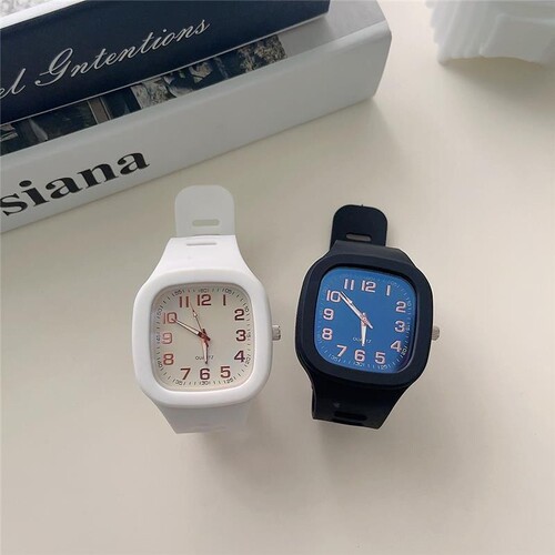 Bestselling Square Women's INS College Style Fashion Quartz Watch Korean Version Simple Student Watch for Men and Women