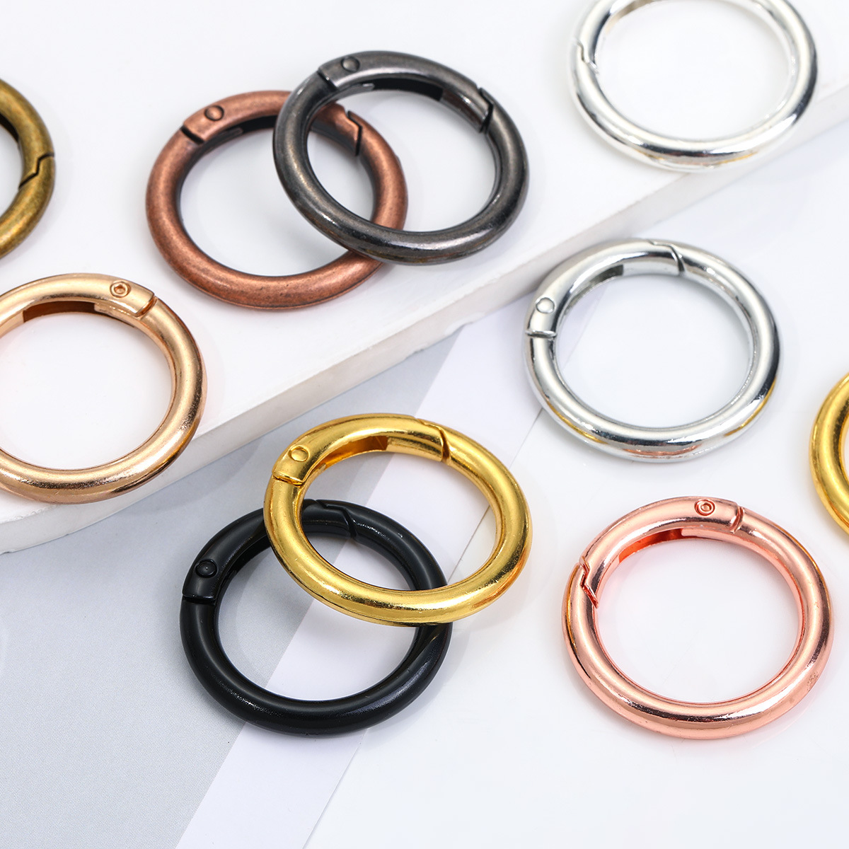 วงแหวนสปริงโลหะผสมสังกะสีแบบเปิด วัสดุสำหรับทำพวงกุญแจ DIY อุปกรณ์ตกแต่ง วงแหวนสปริงทรงกลม