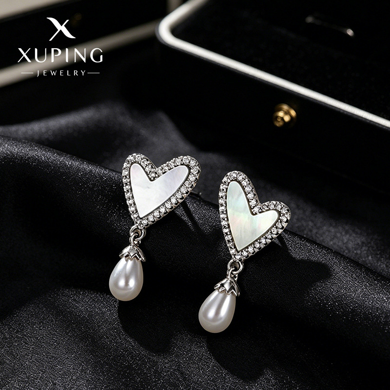 Xuping moda dulce temperamento amor imitación de perlas pendientes de brillo nicho aleación de cobre chapado blanco suave aretes de viento