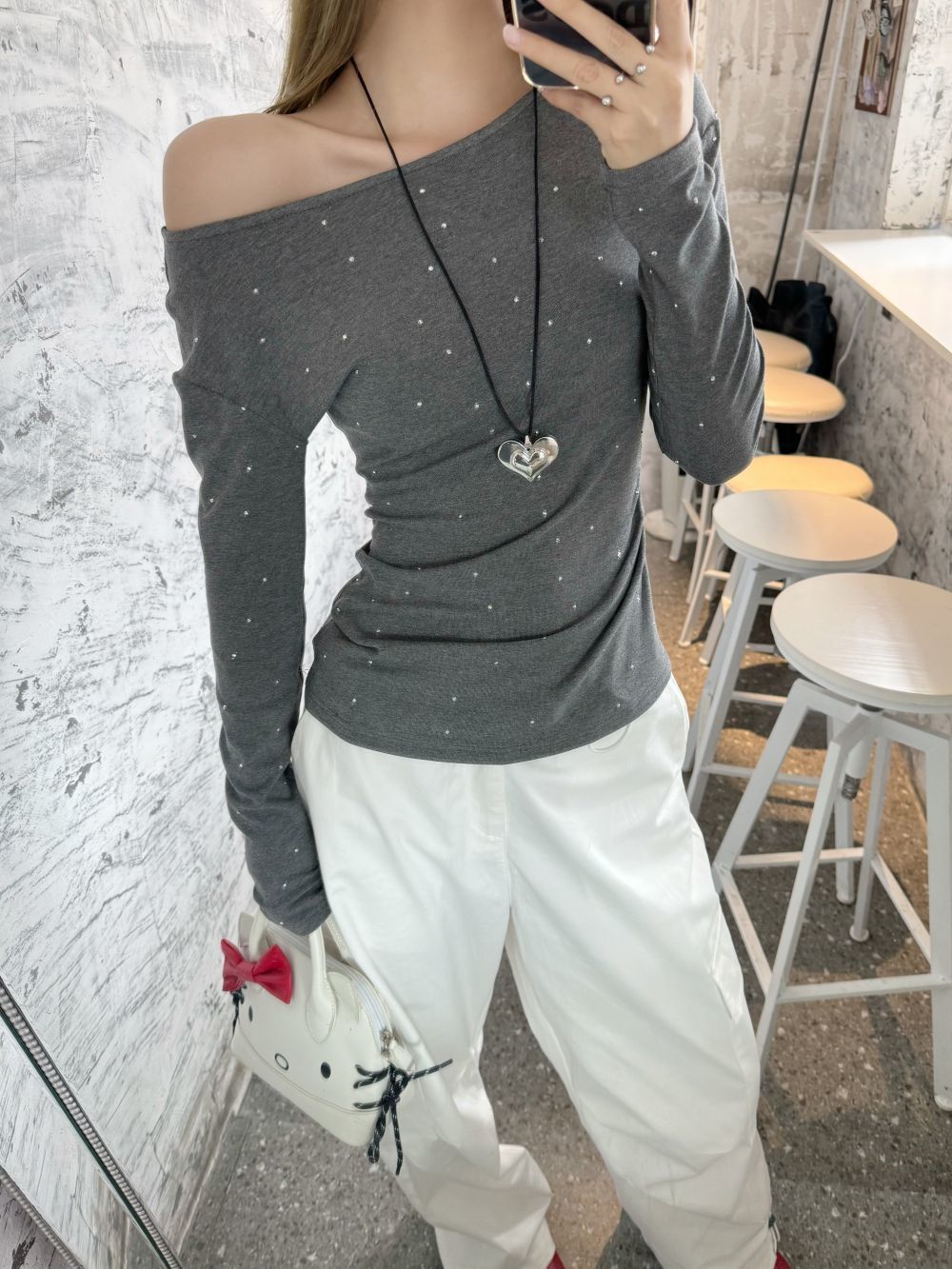 【260グラムの綿モーデール】斜め肩の底のシャツの女性のデザイン感のプリントの修身上着の長袖のtシャツの灰色