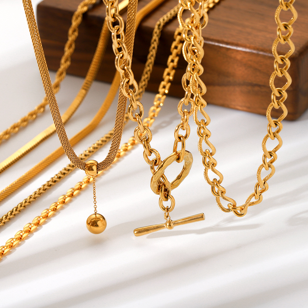Collar de cadena de acero inoxidable de venta caliente transfronteriza en Europa y los Estados Unidos moda femenina versátil acero de titanio sin desvanecerse collar de alta gama