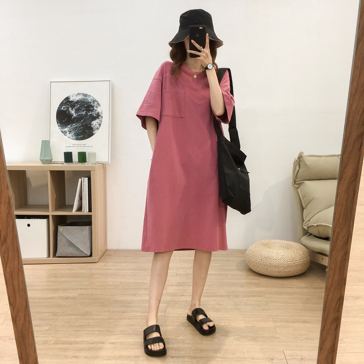 เสื้อยืดแขนสั้นมีกระเป๋าขนาดกลางทรงหลวมสำหรับผู้หญิงขนาดใหญ่พิเศษปักลายตัวอักษรขี้เกียจแฟชั่นสไตล์เกาหลี