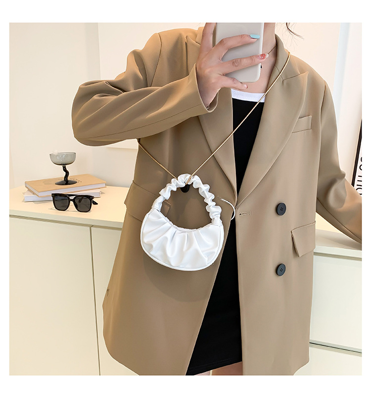 2024 Sommer Neue Trendy Internet Rot Vielseitig Eine Schulter Unterarm Modische Handheld Einfach Gefaltete Wolke Tasche_voghion.com