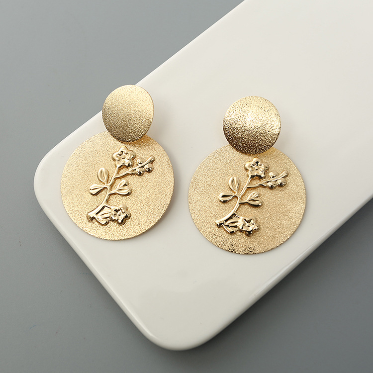 Fashion Disc Flower Inlaid Simple Alloy Earrings display picture 3