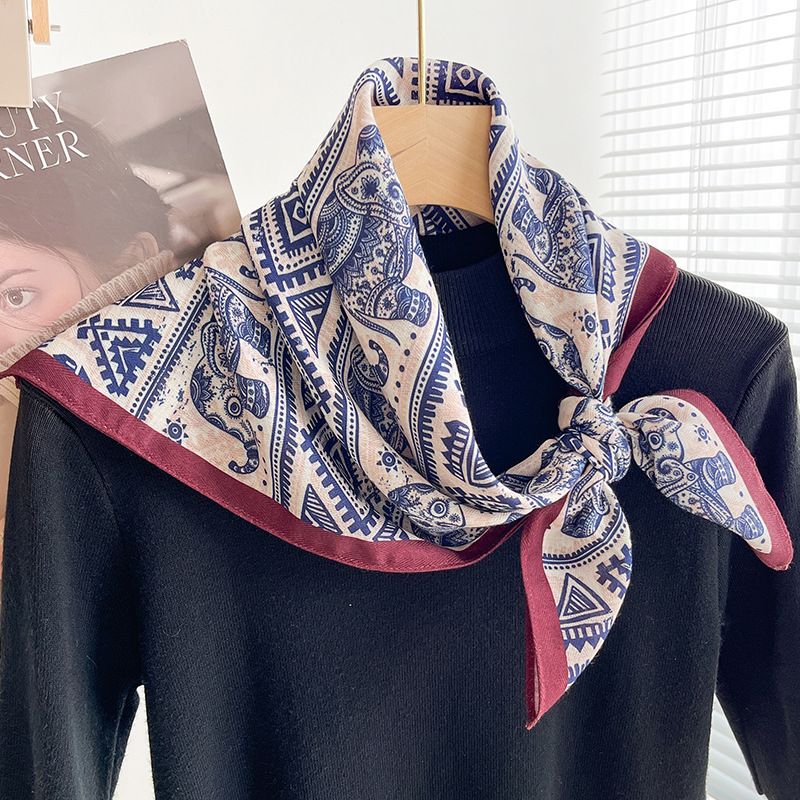 동남아시아 코끼리-베이지