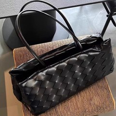 叁叁新品网红同款时尚百搭托特暗黑编织设计手提单肩包包女