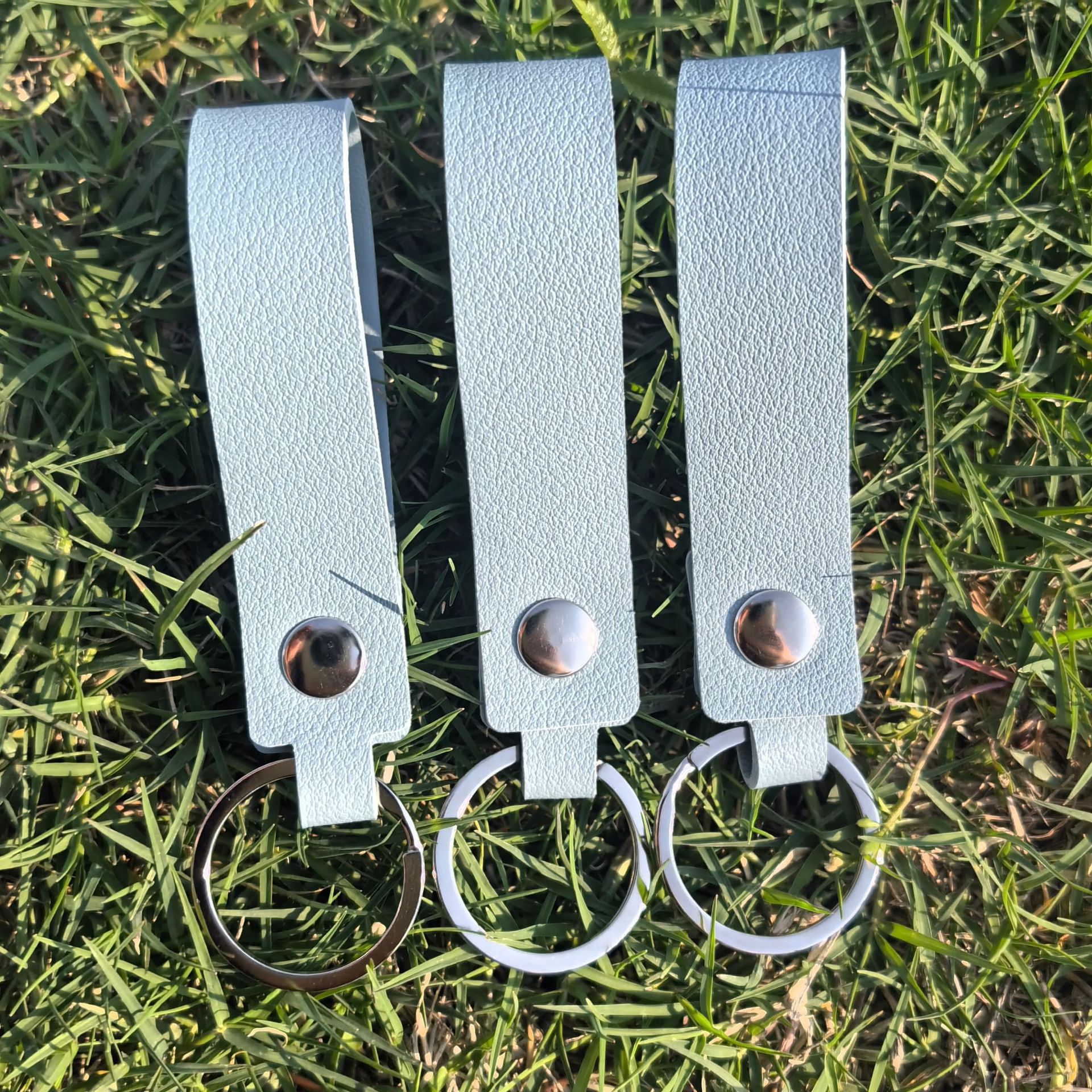 Clavera de cuero de doble cara colgante accesorios accesorios de bolsas accesorios de tendencia simple llavera de automóviles accesorios