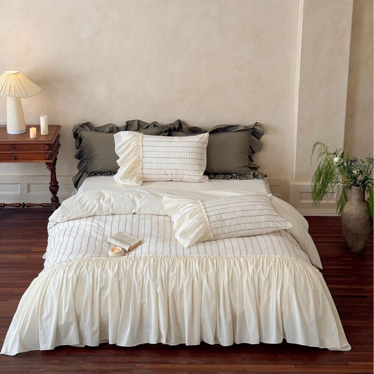 Gonna da letto minimalista a righe in cotone lavato in stile francese, set di quattro pezzi, interamente in cotone, delicata sulla pelle, copripiumino morbido per_voghion.com