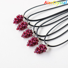 天然水晶石榴石葡萄吊坠酒红色配饰保色手工编织可DIY皮绳吊坠