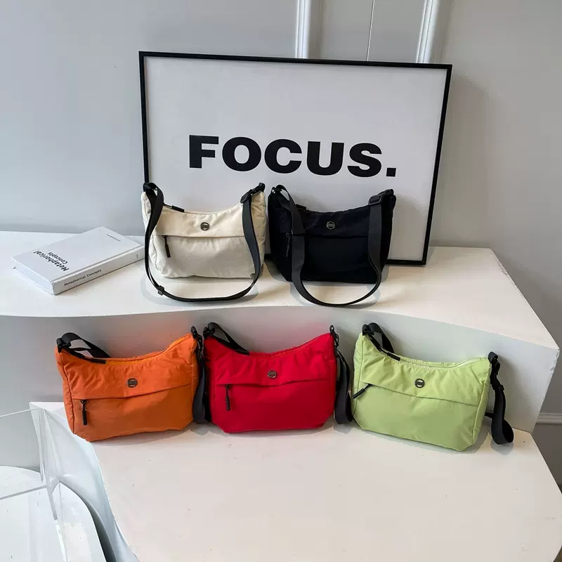 小众潮流简约包2025新款时尚休闲尼龙布斜挎包简约轻便通勤小包包
