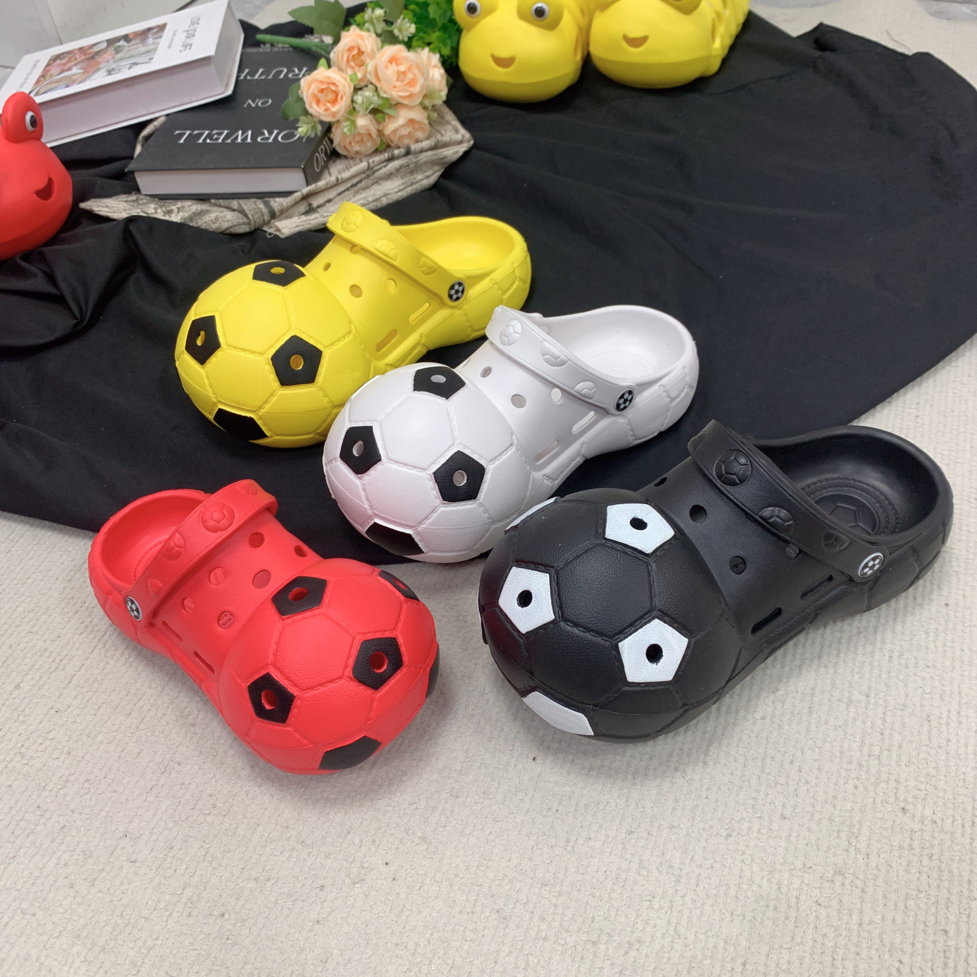 新款夏季儿童成人情侣足球洞洞沙滩鞋明星亲子洞洞鞋防滑户外休闲
